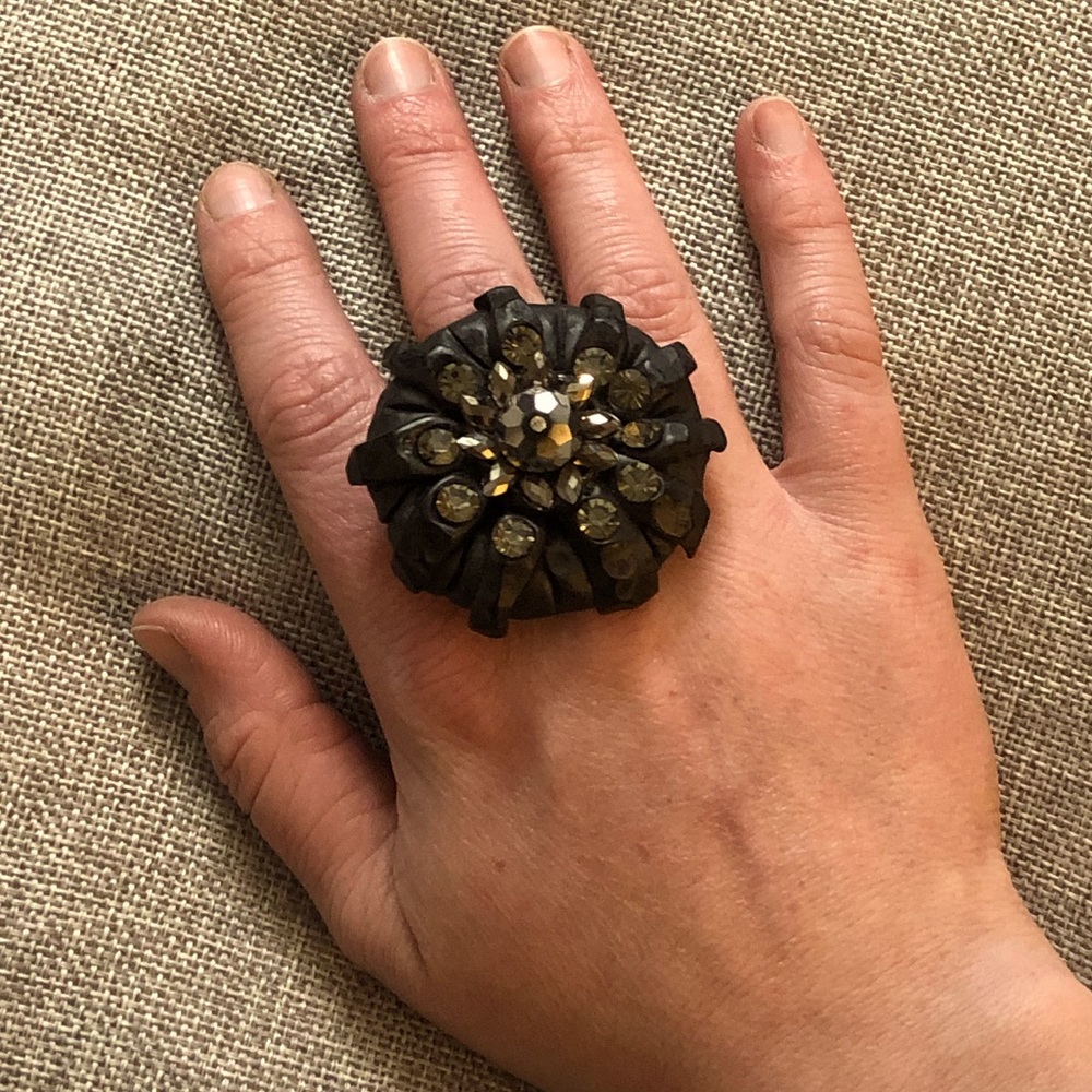 Black Elastic ring with metallic beading